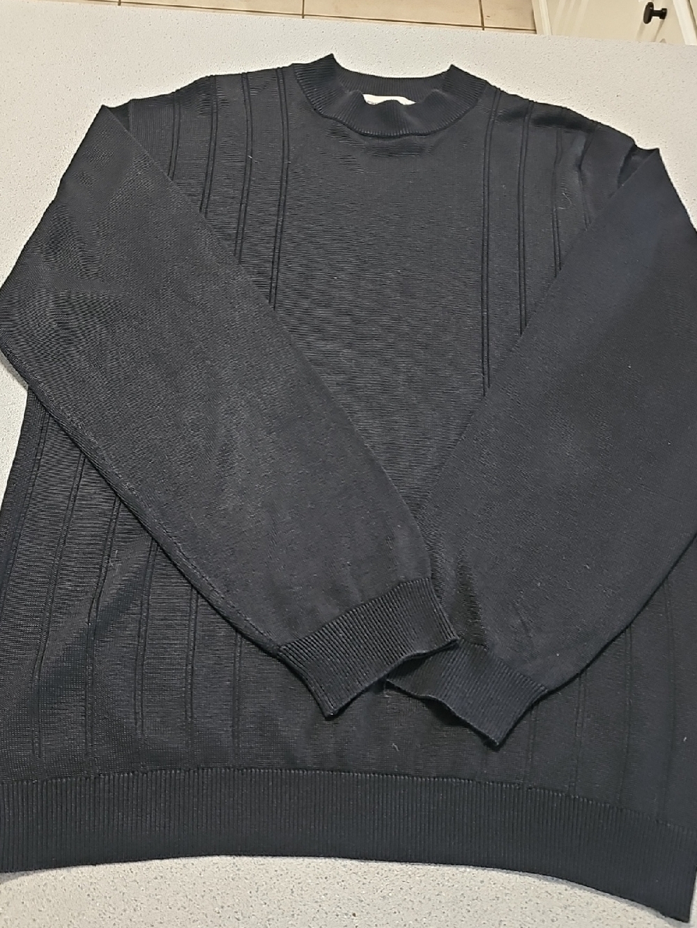 Pronto-Uomo Black Ribbed Crewneck Mens Sweater. Size Meduim.